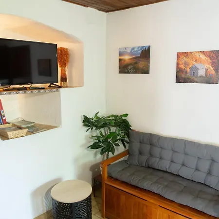 Holiday home L'oustal De Julie 3 Personnes